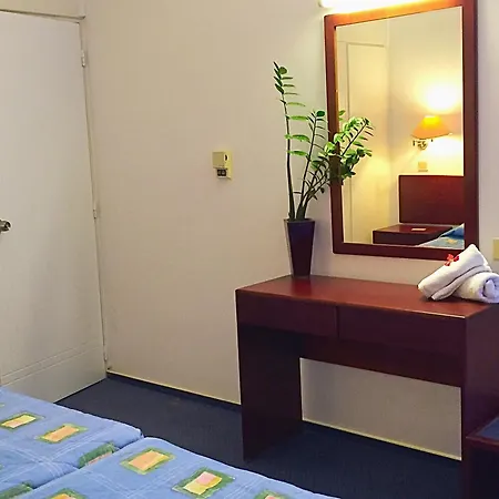 Blue Crane Apts מלון דירות לימסול