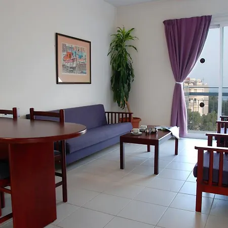 Blue Crane Apts מלון דירות לימסול