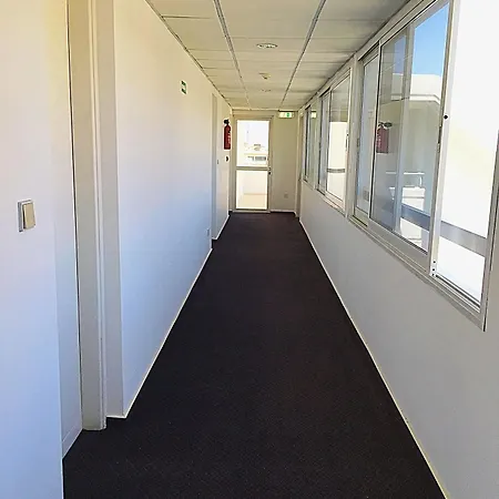 Blue Crane Apts 3* לימסול