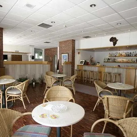 Blue Crane Apts מלון דירות