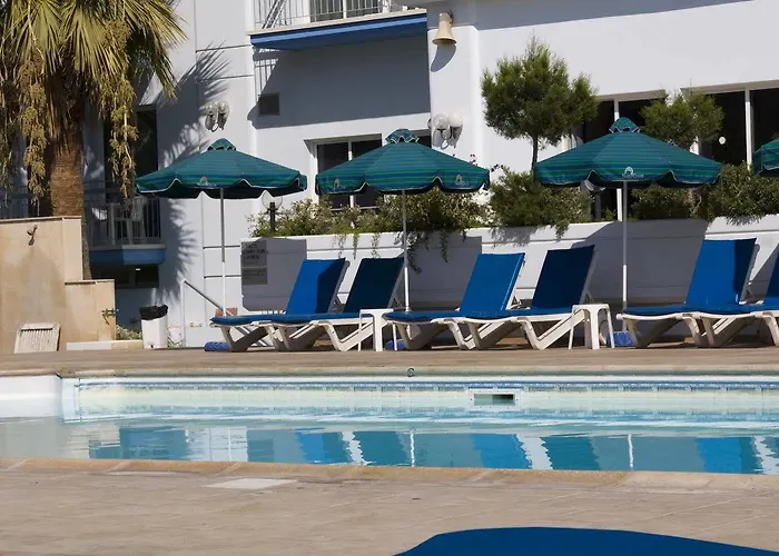 Blue Crane Apts מלון דירות לימסול