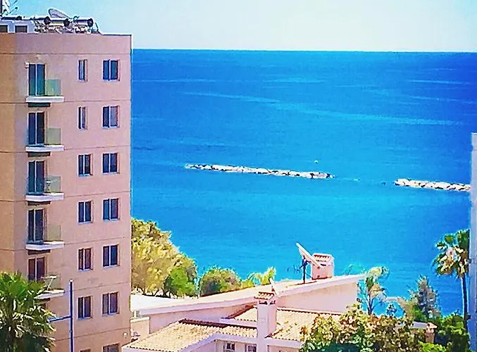 Blue Crane Apts Лимасол